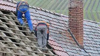 Съдят братя, измамили семейство за ремонт на покрив