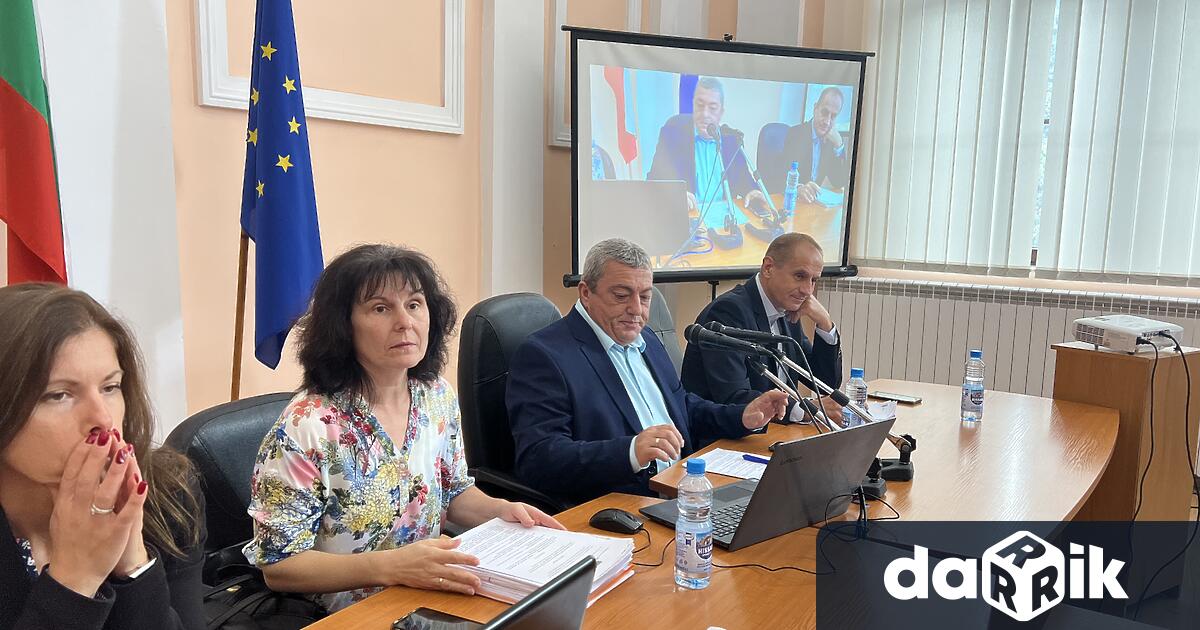 Голяма част от поддържането на детските площадки и зелени площи