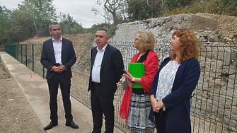 Кметът Стефан Радев посети днес района на вече укрепеното свлачище