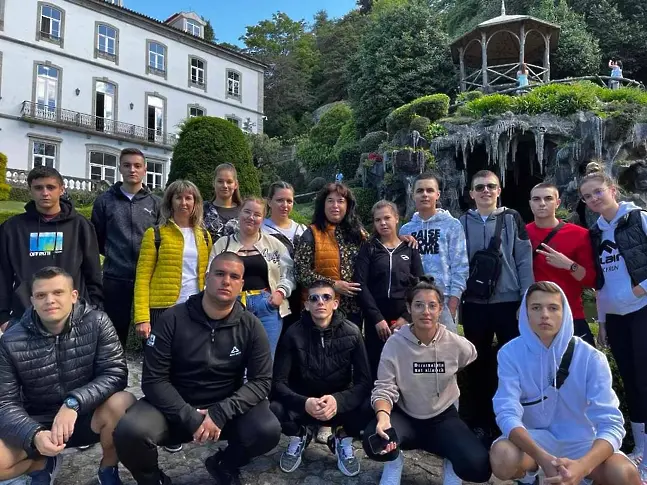 Шестима ученици от дуалното заминаха на практическо обучение в Португалия