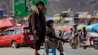 Талибаните подписаха временна сделка с Русия за доставка на бензин