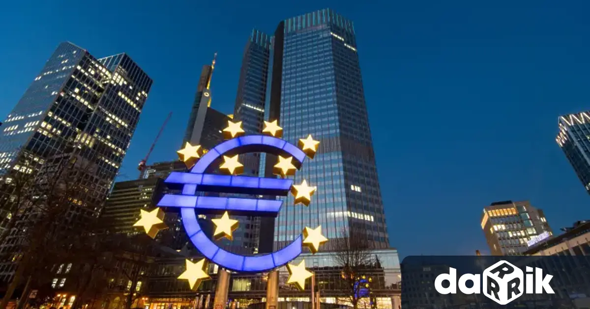 Най-известният символ на еврото – прословутата синя скулптура пред бившата