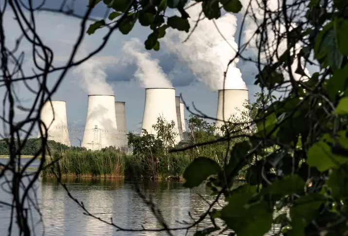  Германия отлага спирането на атомните си централи