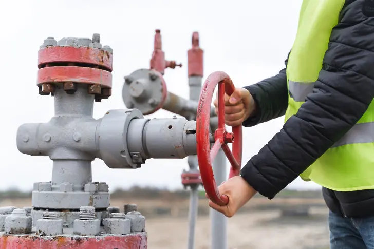 Засякоха загадъчни течове на газ в руски газопроводи към Европа
