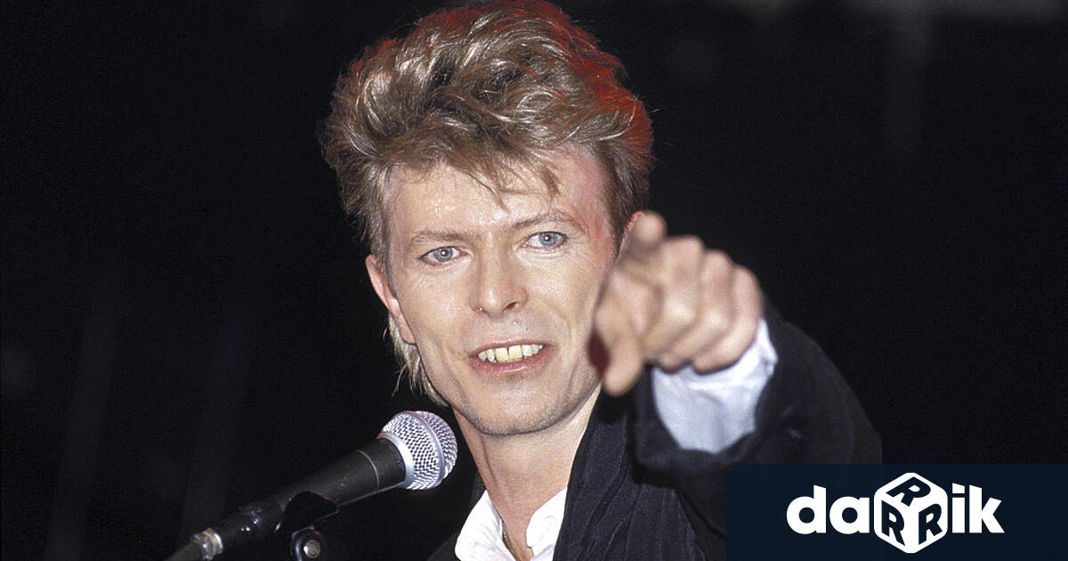 Оригиналните ръкописни текстове на Дейвид Бауи на поп класиката Starman