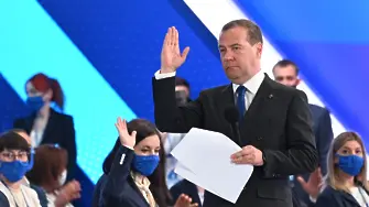 Медведев: НАТО няма да се намеси, ако Русия използва ядрено оръжие