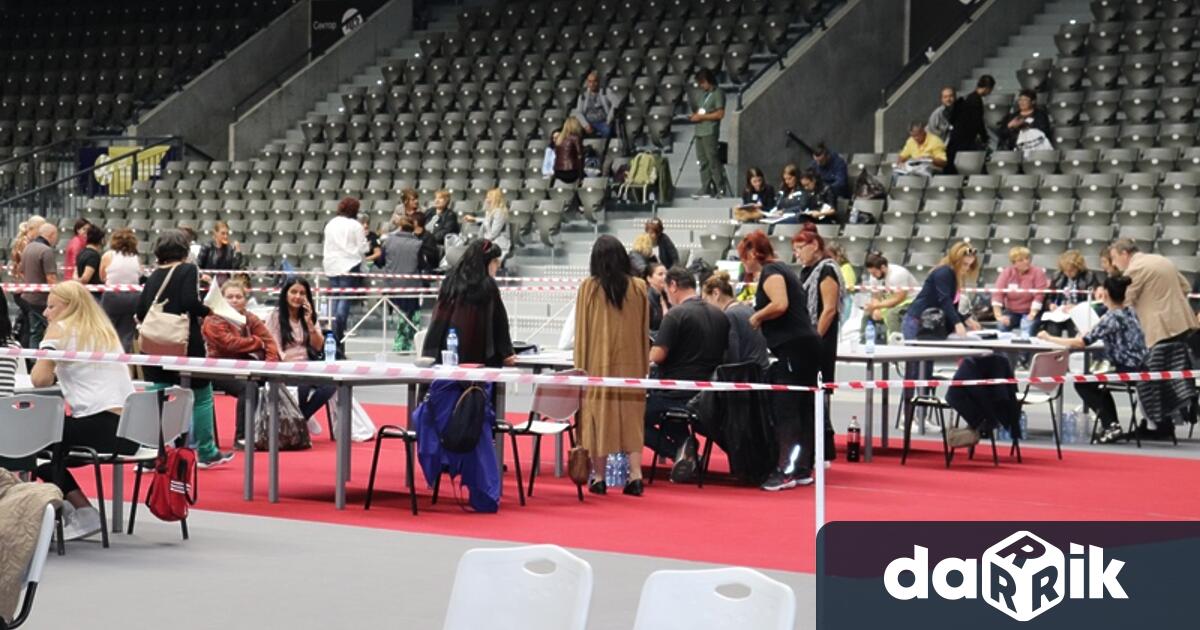 Всички секции затвориха в 20.00 часа, като само в една