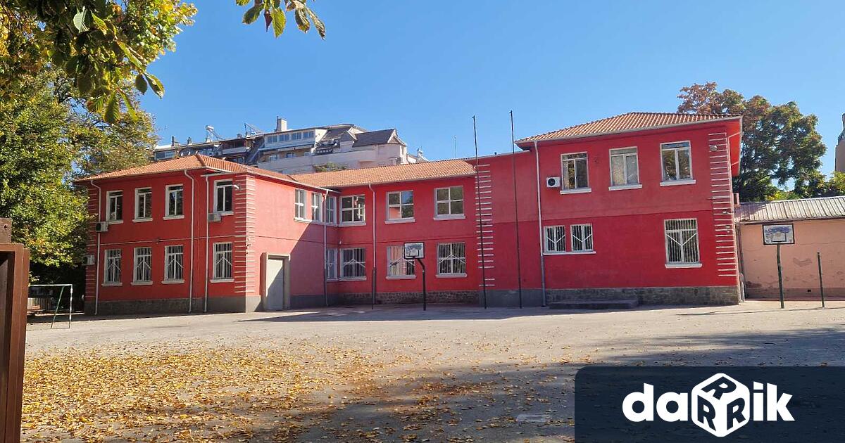 Покривът на ОУ Душо Хаджидеков“ е напълно готов и учениците