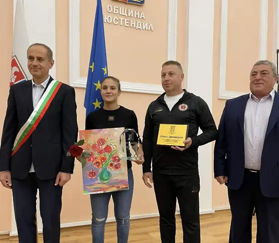 Кметът на община Кюстендил  Петър Паунов връчи почетен знак на олимпийската шампионка Ивет Горанова
