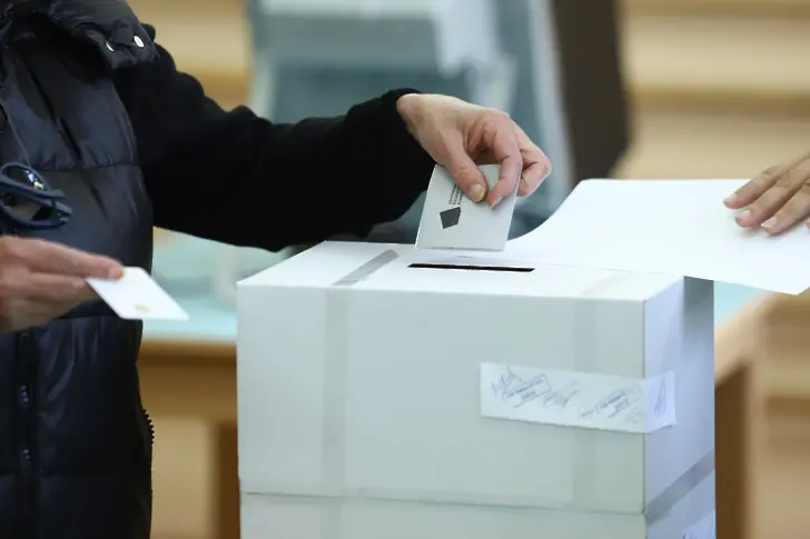 ЦИК проверява повторно протоколите от изборите