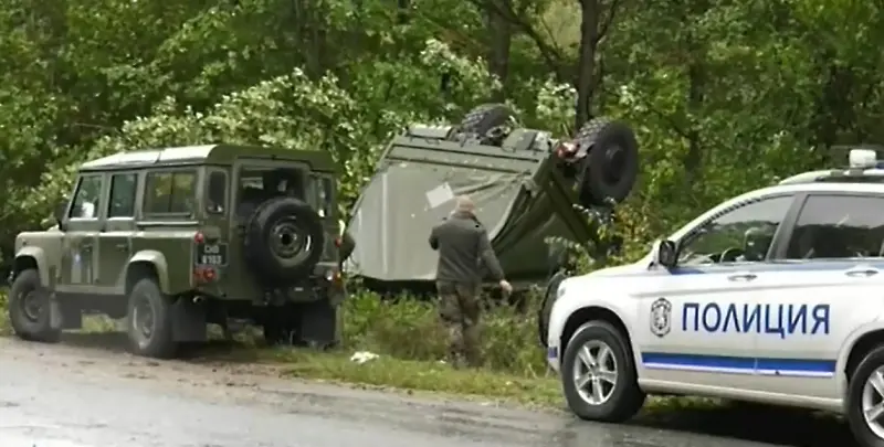 Военен камион на НАТО се преобърна по таван край Монтана