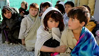 Кабул: Бомбен атентат в училище уби 35 души