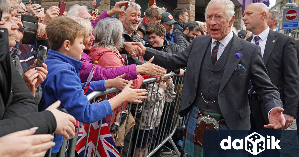 Новата британска кралска двойка се появи публично за първи път