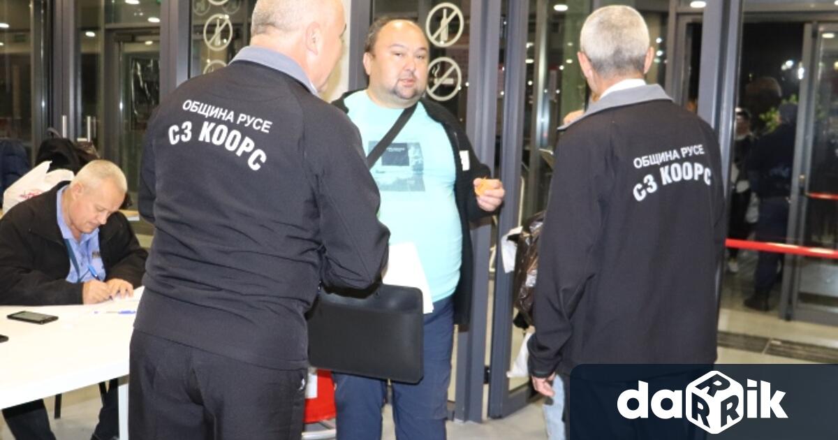 Първи пристигнаха членовете на 211-та секция, която е подвижна от