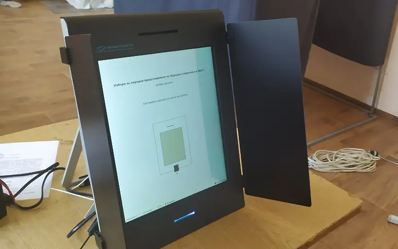 „Дневникът е подправен“ се изписа на машина за гласуване във Варна