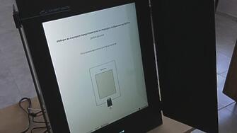 Районната избирателна комисия отчете към 10 00 часа 12 48 избирателна активност