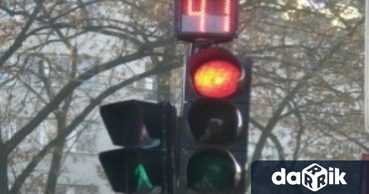 Поради възникнала авария светофарът на кръстовището на булевардите Цар Освободител“