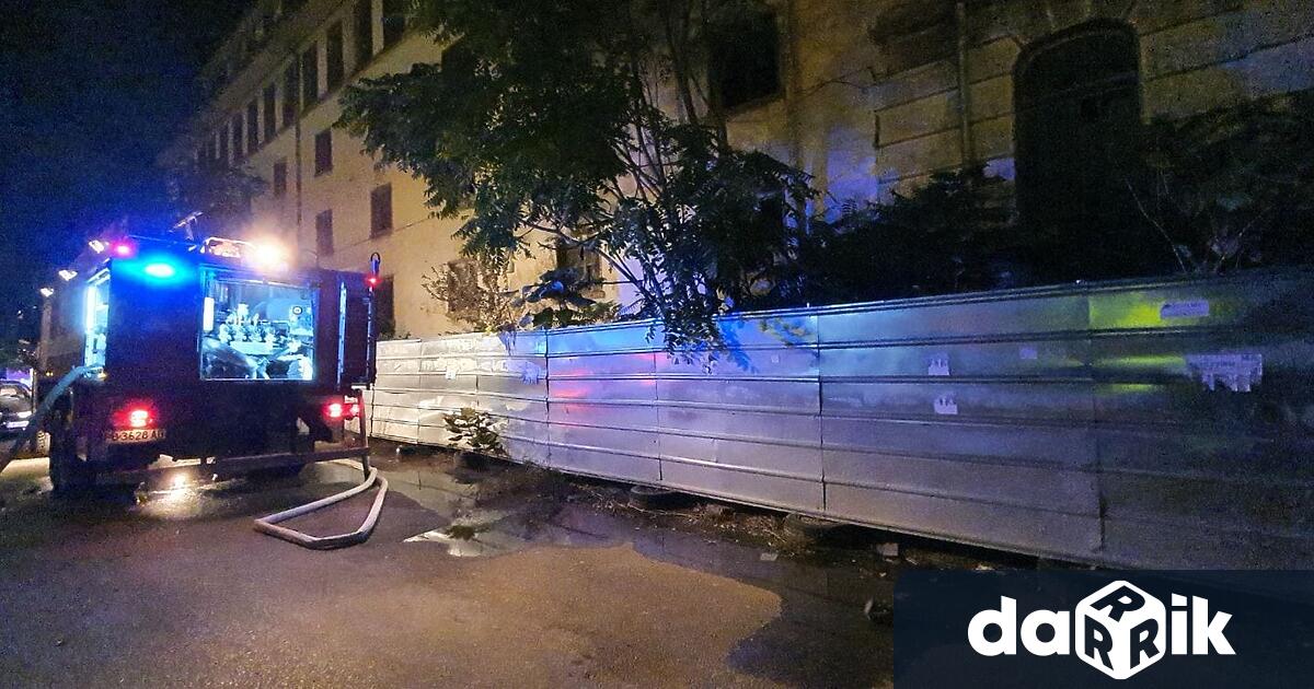Пожар е избухнал в първите часове на нощта в един