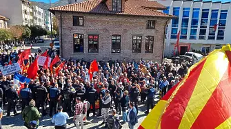 Скандирания „Татари и фашисти“ преди откриването на българския клуб в Охрид