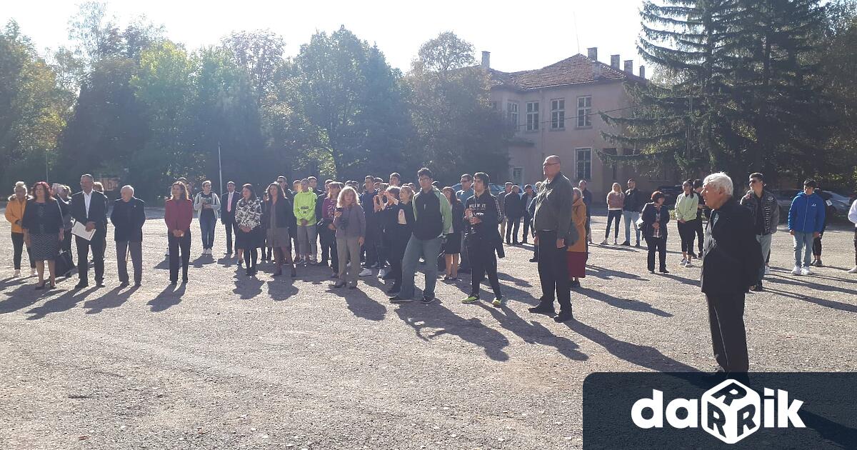 Историята на ПГ Акад. Сергей П.Корольов“ Дупница започва през 1927