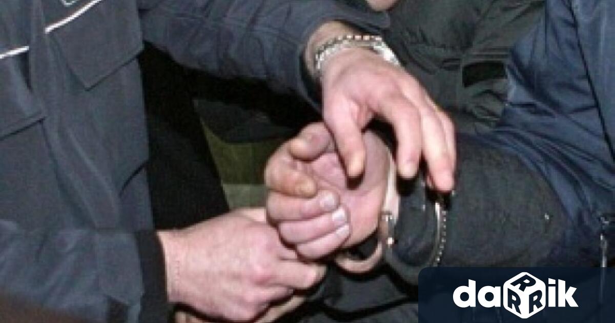 Пиян 23-годишен младеж е задържан снощи в Пловдив, след като