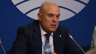 Гешев за казуса с Нинова: Българската прокуратура ще спази закона, а за политиците – не зная