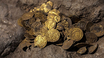 Археолози в Израел съобщиха че 44 монети от чисто злато