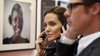 Анджелина Джоли подаде съдебен иск обвинявайки бившия си съпруг Брад