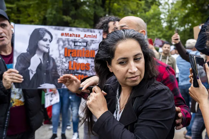 Франция иска санкции за ирански служители и замразяване на активи