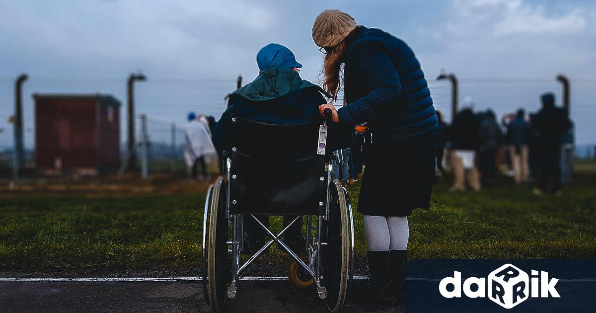 Около 32 000 хора с увреждания и възрастни, които са