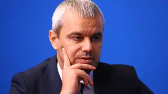 Костадинов отмени пресконференцията си след опит да изгони журналисти