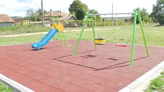 Нови съоръжения за игра на деца бяха поставени в три села в община Генерал Тошево