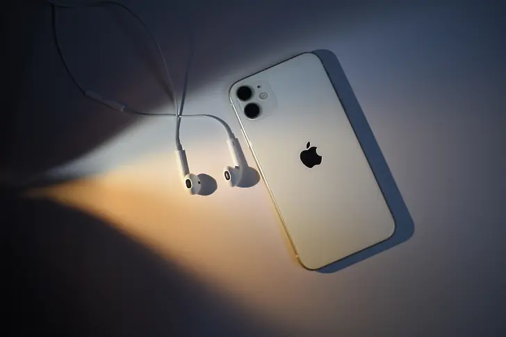 Apple премества производството на слушалки в Индия