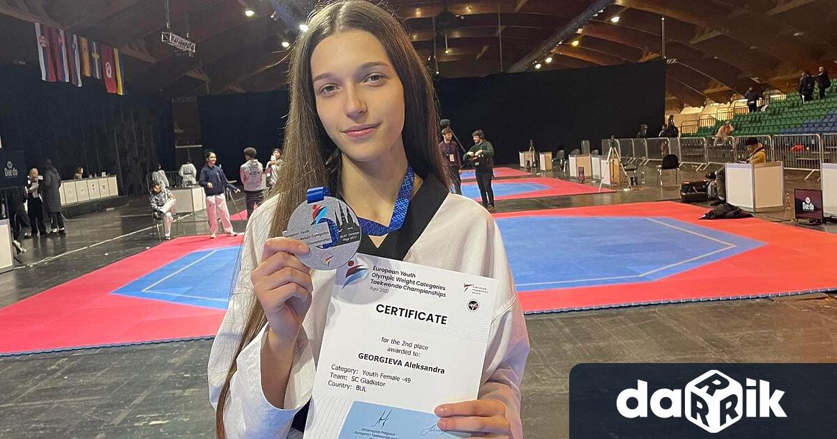 Александра Георгиева спечели сребърен медал при девойките до 49 кг.