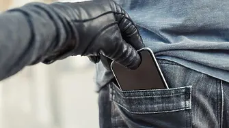 Малолетен открадна мобилен телефон на мъж от с. Гложене