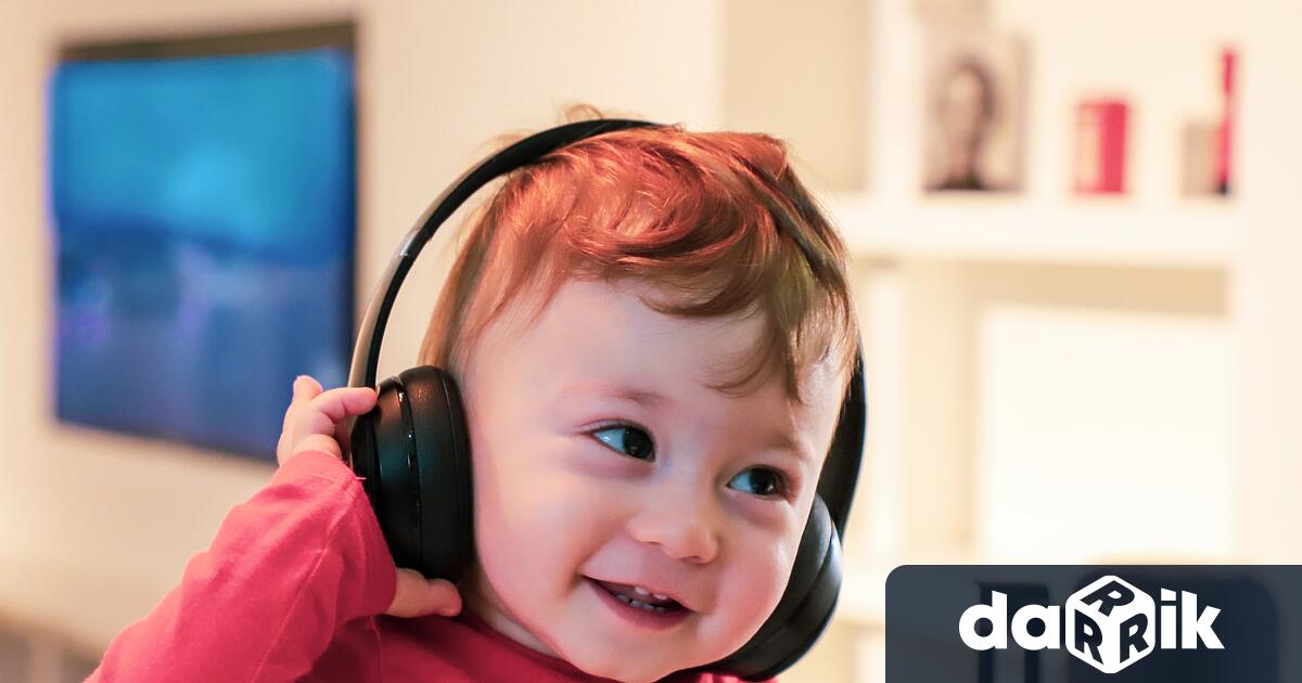 Петер Шулце е роден в Южна Африка. След като завършва