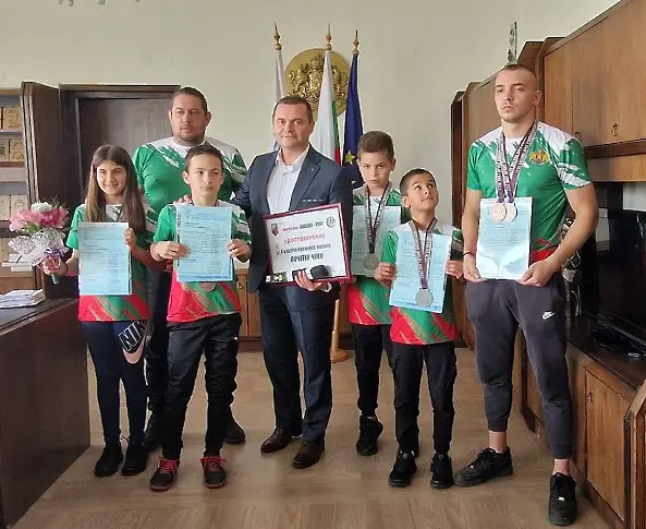 Наградиха световните шампиони и вицешампиони по джу джицу от „Динамо“