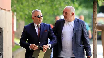 Хаджигенов не вижда кабинет „Борисов 4“, защото „никой не иска да си играе с него“