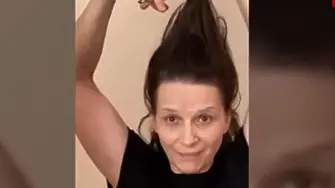 Френски актриси отрязаха кичури от косите си в знак на солидарност с жените в Иран (видео)