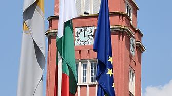 През 1998 г водени от желанието да се създаде нова