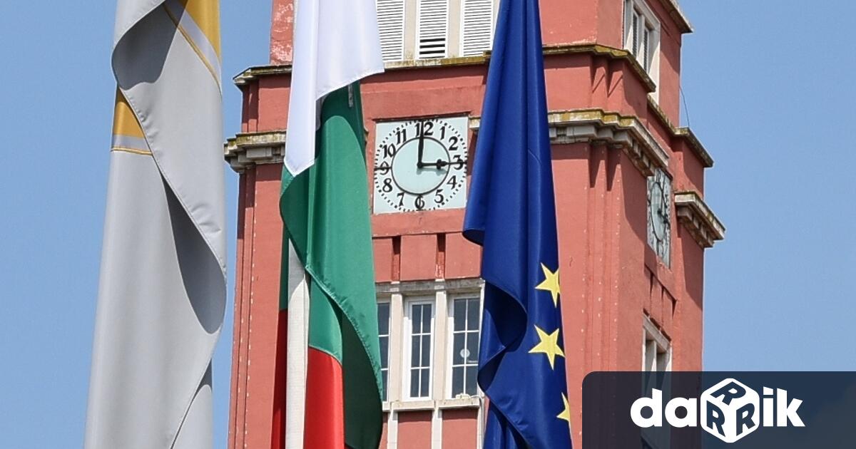 През 1998 г., водени от желанието да се създаде нова