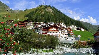 Швейцарският курортСамнаун има само 800 жители но пет бензиностанции и