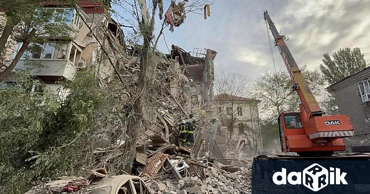 Руска ракетна атака през нощта уби 17 души в Запорожие,