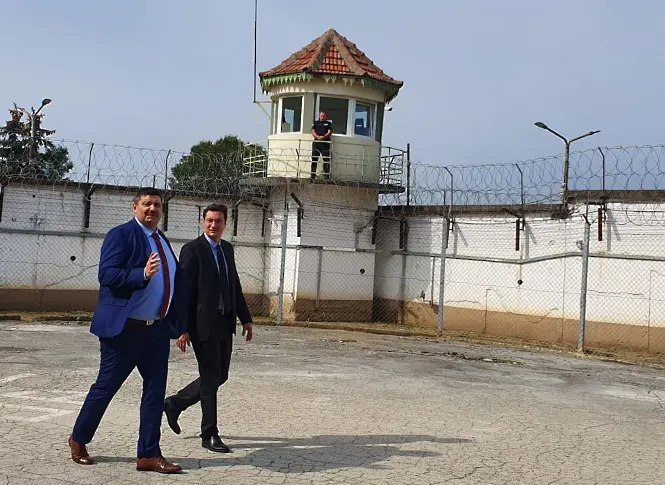 Правосъдният министър Крум Зарков инспектира Плевенския затвор