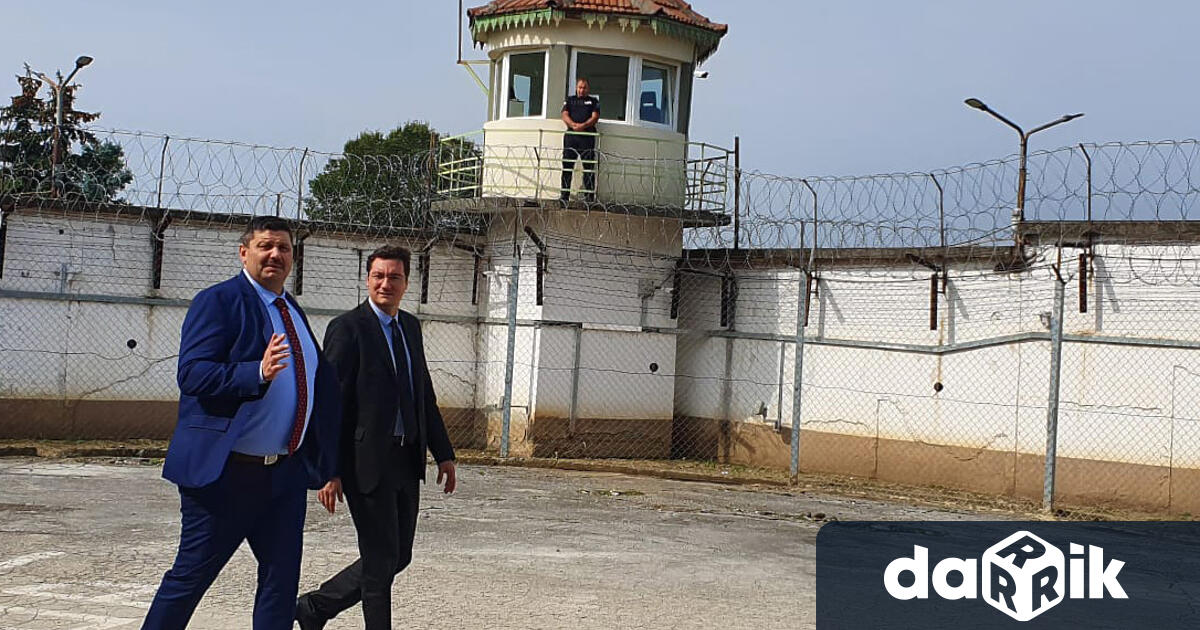 На 10-ти октомври, министърът на правосъдието Крум Зарков посети затвора