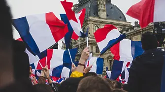 Френското правителство връща принудително на работа стачкуващите