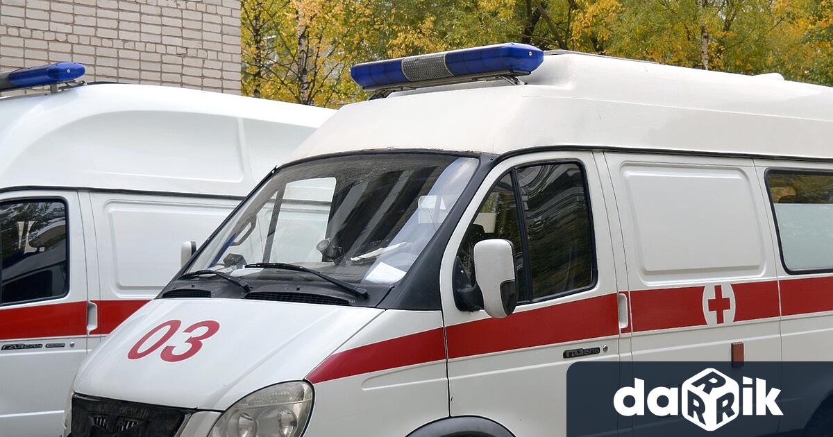 Камион се вряза в спирка на градския транспорт на бул.