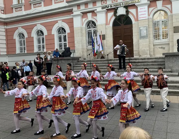 С колоритен концерт пред ЦРД, Плевен стана част от Националните дни на неформалното образование