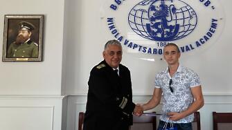 Студентът във Военноморското училище Никола Й Вапцаров Станислав Иванов беше