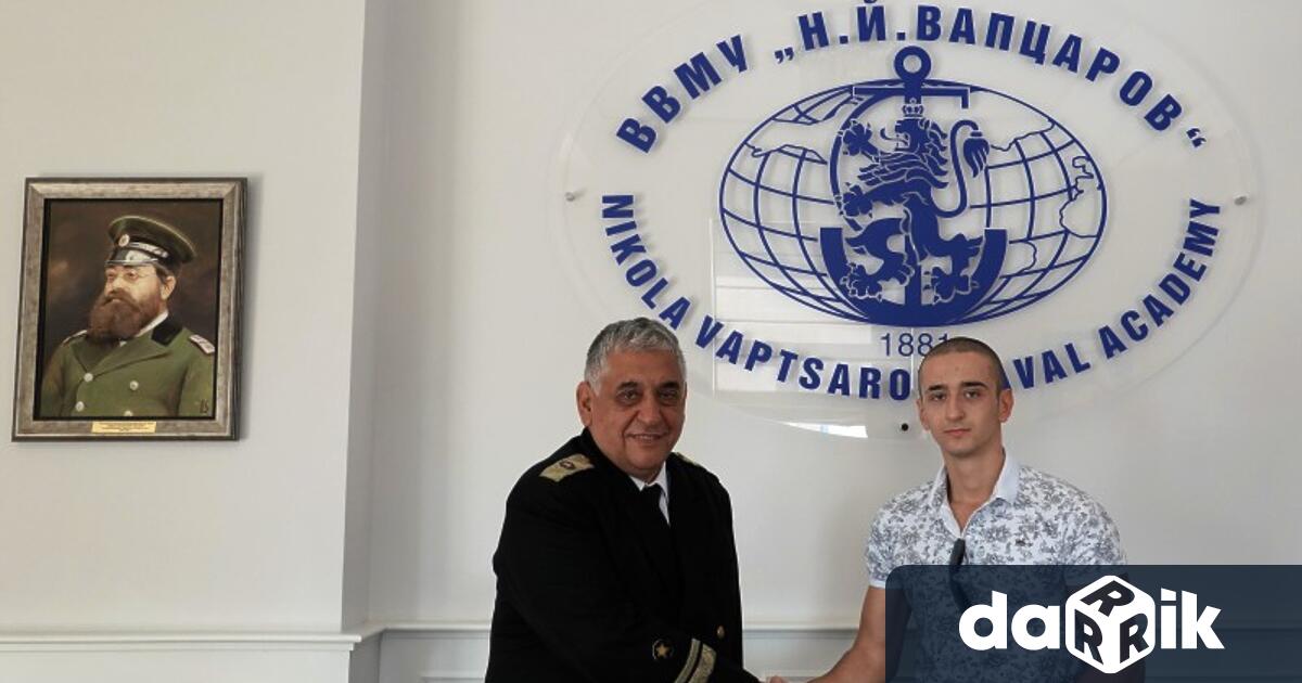 Студентът във Военноморското училище Никола. Й. Вапцаров“ Станислав Иванов беше